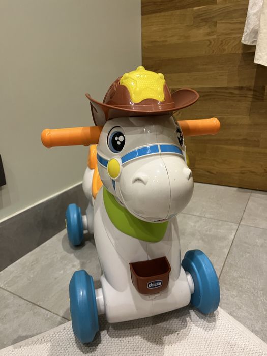 Лошадка каталка на колесах