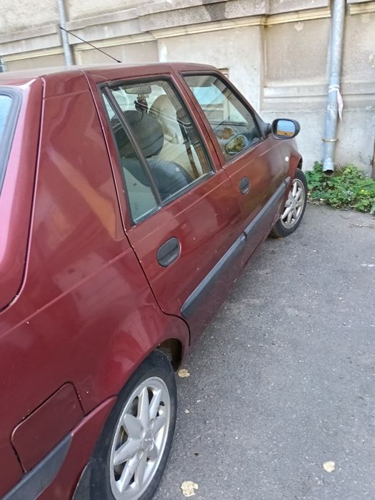 Vând Dacia Solenza