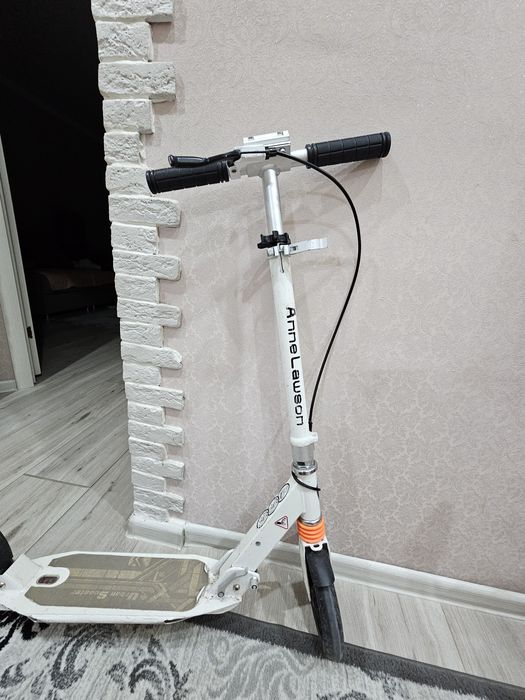 Продам самокат складной.