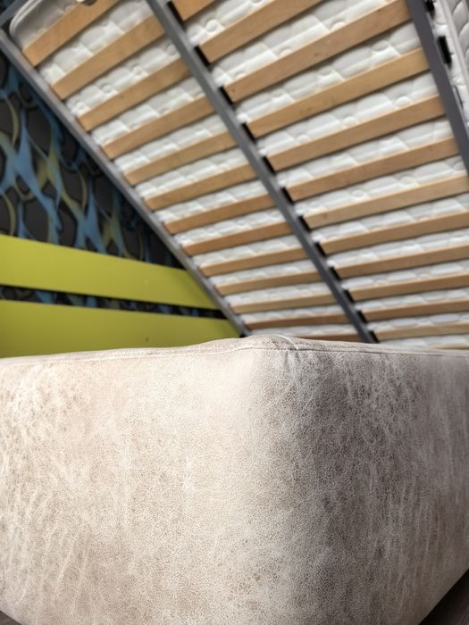 Тапицирано легло с повдигащ механизъм