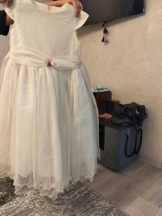 Продам детскии платье