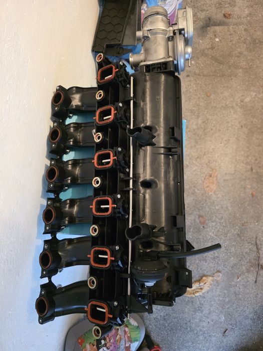 Продавам нови часри за БМВ всмукателен колектое и други