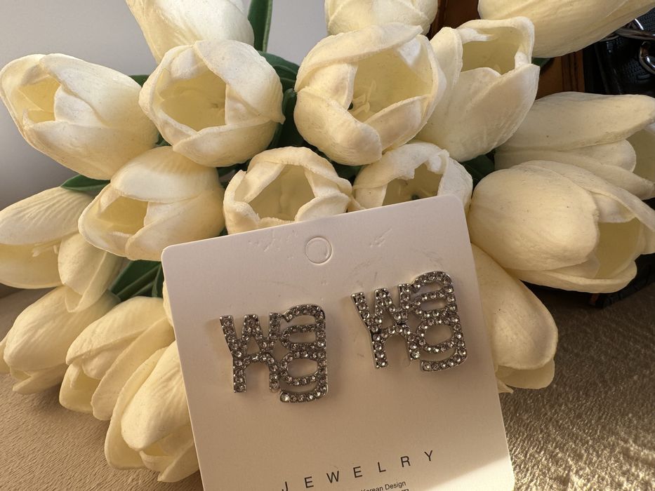 Обеци WANG, закопчаване с винт