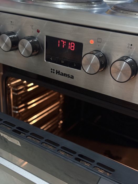 Продам электрическую плиту Hansa