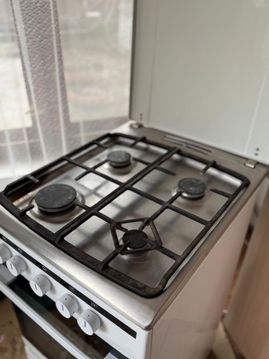 Продам газовую плиту