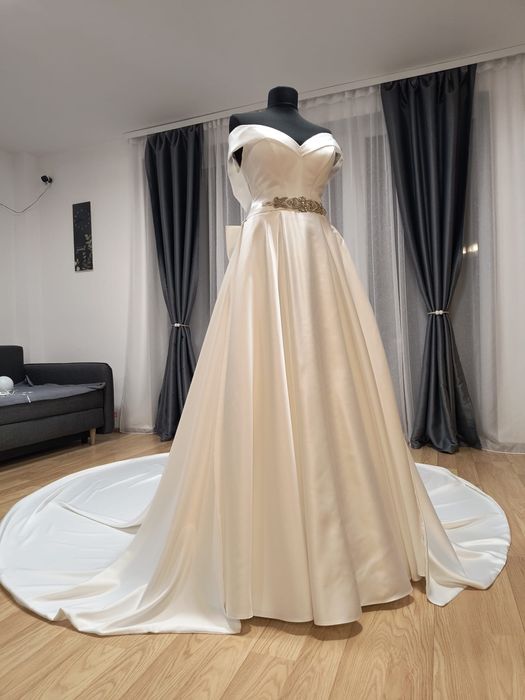Rochie de mireasă elegantă, satin premium + trenă spectaculoasă detașabilă