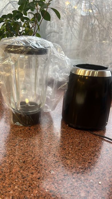 Продам новый настольный блендер в подарок мультиварка Redmond