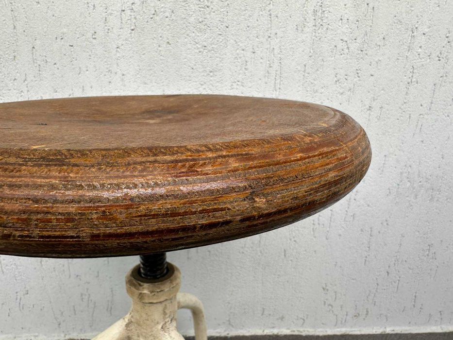 Винтидж Медицинско Столче на Винт Индустриално