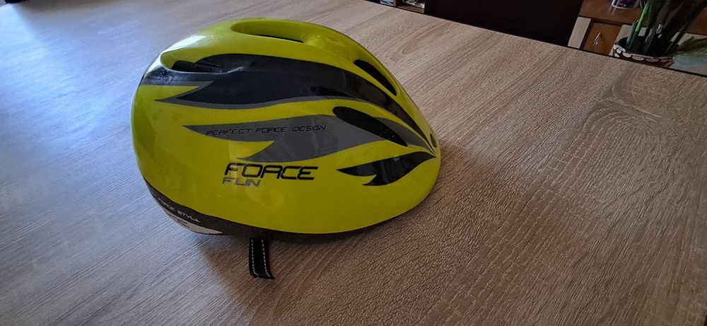 Cască din polistiren