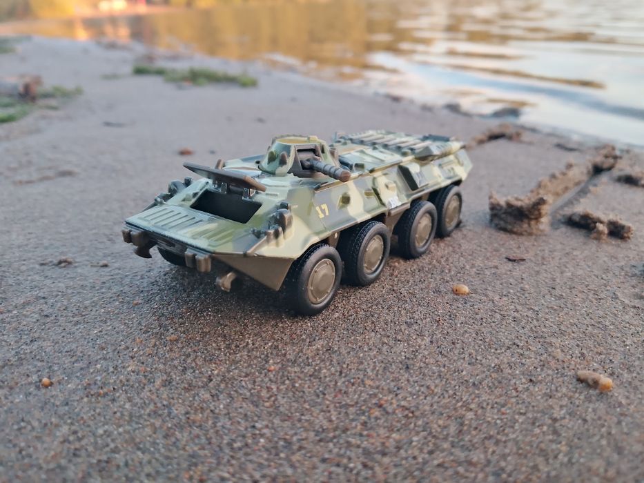 Военная игрушечная техника .