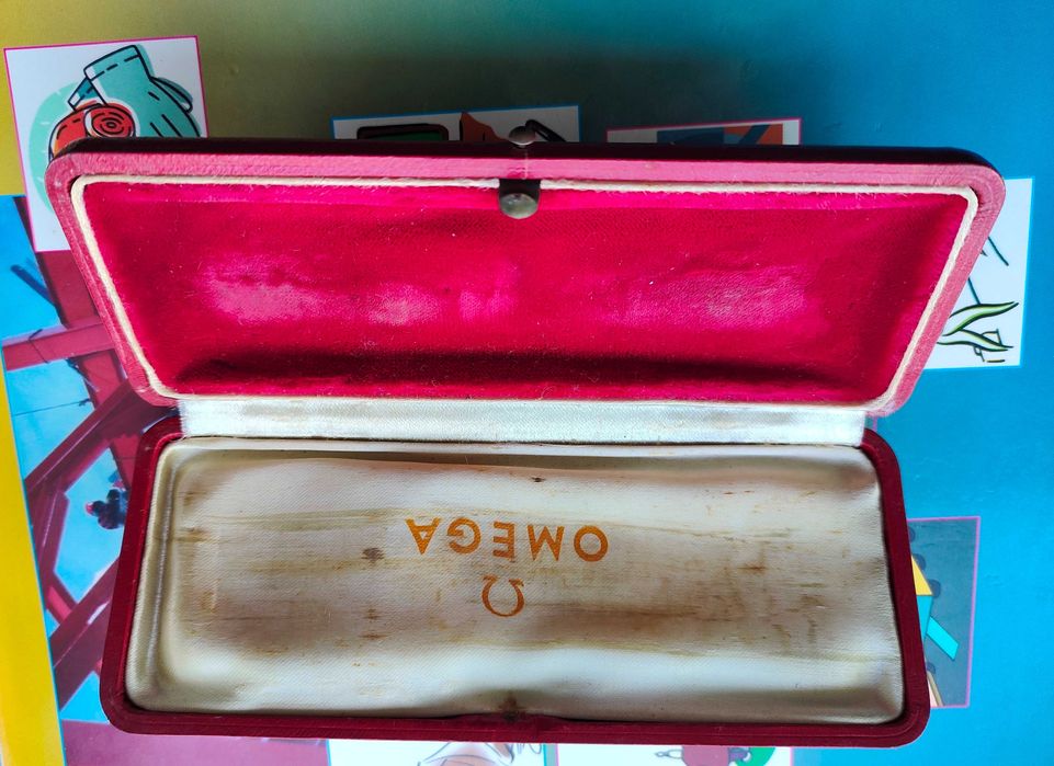 Cutie Vintage Ceas Omega colectie anii 40 piele deschidere buton