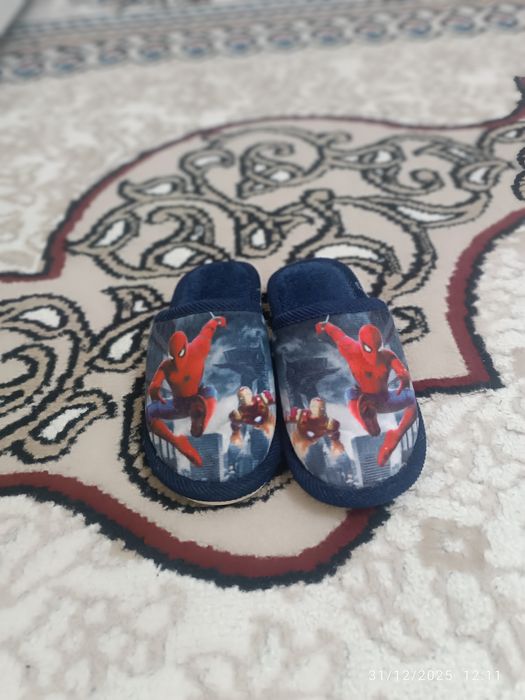 Bolalar krosovkasi orginal xitoy ,narxi bomba bomba