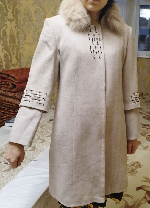 Yangi kiyilmagan palto