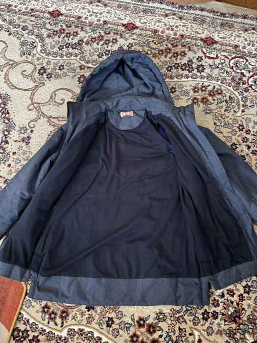 Продам куртку на девочку