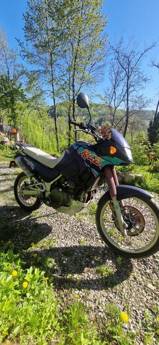Kawasaki KLE motocicleta touring