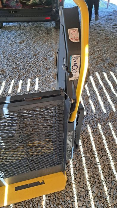 Lift Auto persoane cu dizabilități.
