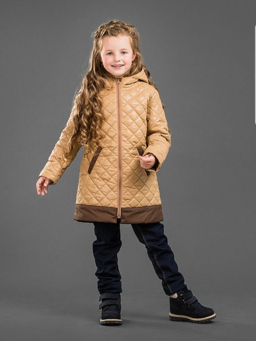 Нарядное демисезонное полупальто для девочки.