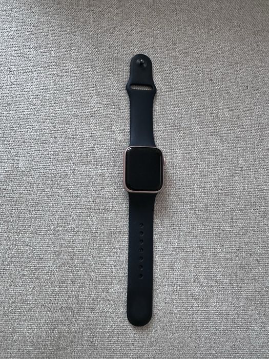 Смарт часовник Apple watch SE