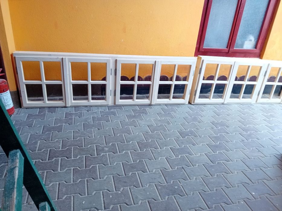 Producător de uși și ferestre din lemn masiv,brad.