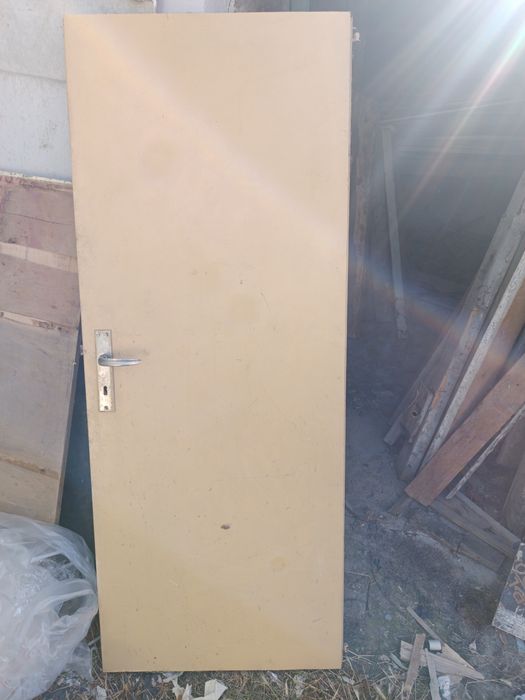Продавам няколко врати