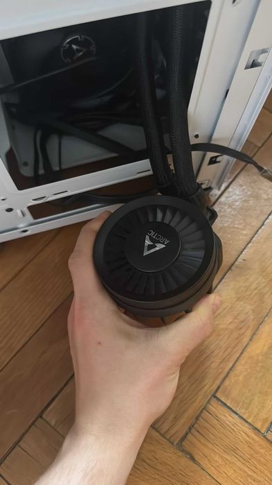 Corsair 2000D cu 3 coolere Arctic P12 și congelator de lichid Arctic, 3 AIO de 360 ​​mm, complet cu hardware de montare Intel (lipsește suportul am5)