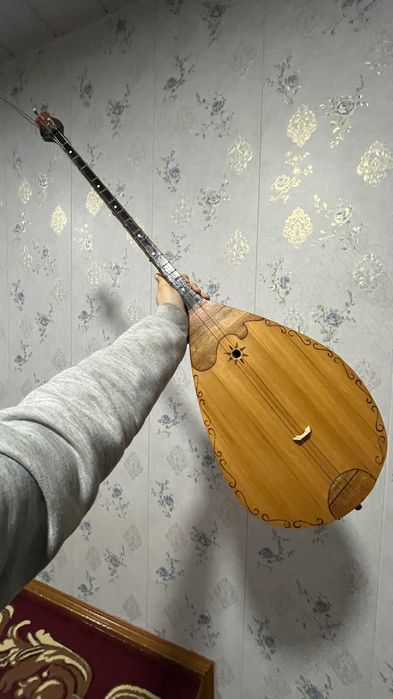 Домбыра  сатылады