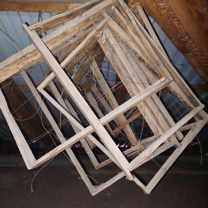 Рамки,маточники,колпачки для ульев