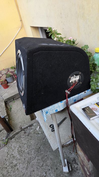 Бас каса със усилвател JBL