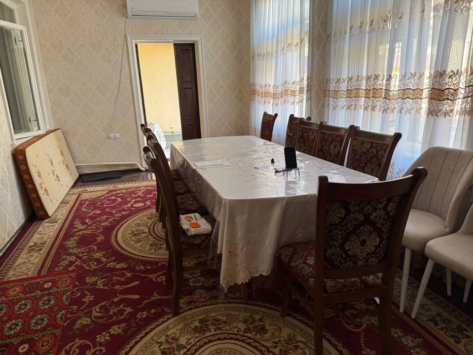 Продаются стулья. Материал: дерево Состояние : Б/у Количество: 12 штук