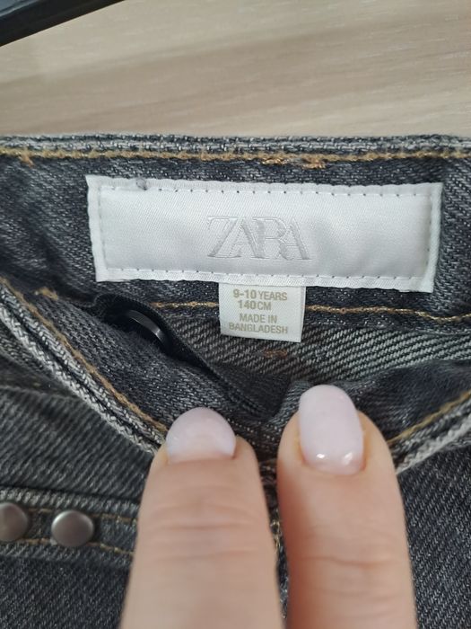 Blugi noi zara marimea 140