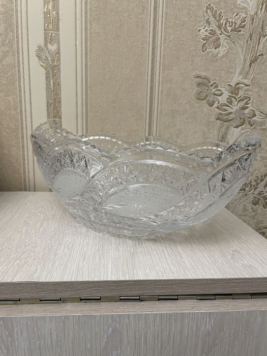 Продам  хрустальную вазу