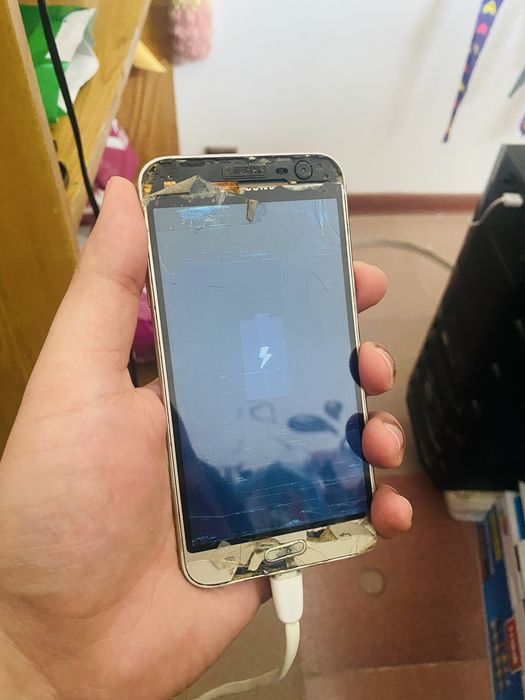 Samsung s8+ ekrani ketgan