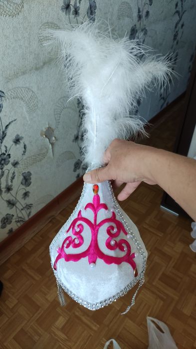 Продаю казахский национальный костюм для девочек