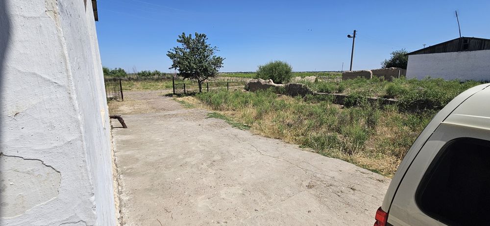 Уй сотилади . Бука тумани . 15 сотка , пишгян гиштдан .