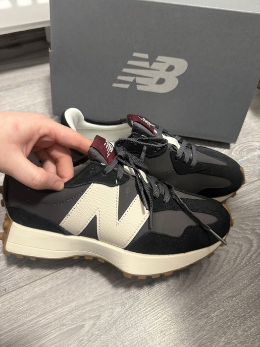 Adidasi new balance 327