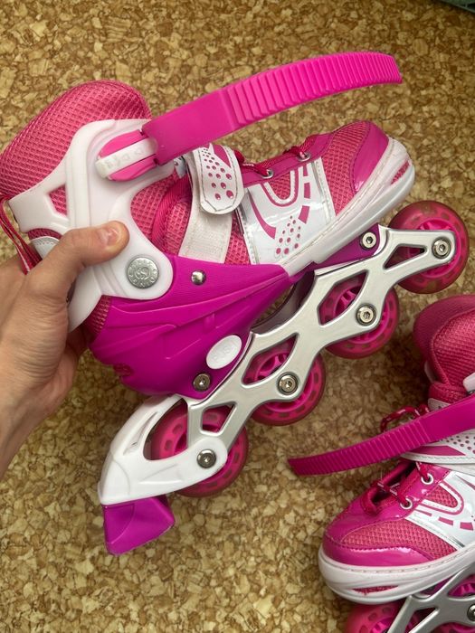 Қыз балаға арналған роликтер сатылады