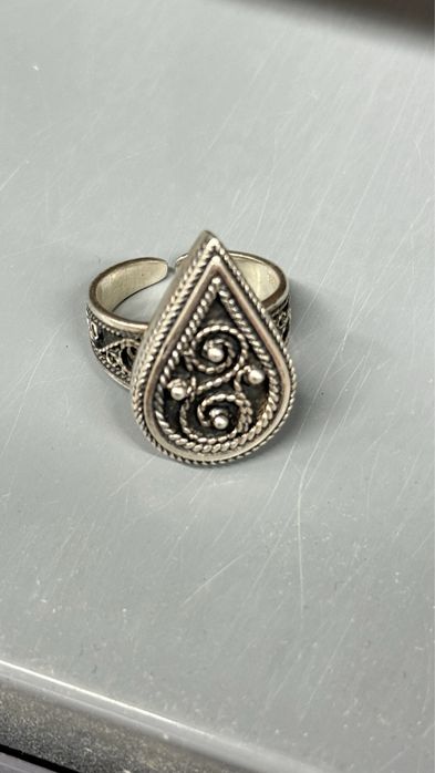 Серебро весом 10,2 г