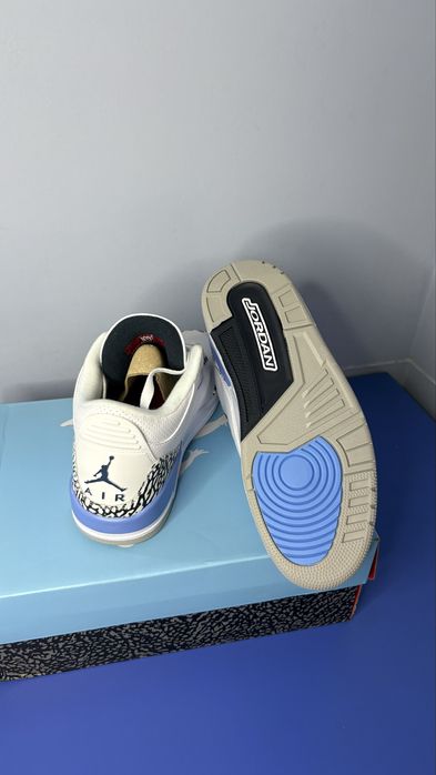 Air Jordan 3 UNC - marimea 42