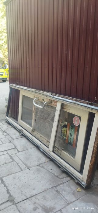 Продам пластиковую дверь