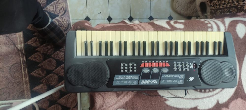 Синтезатор  МК 632 с 54 копчета  170 лв