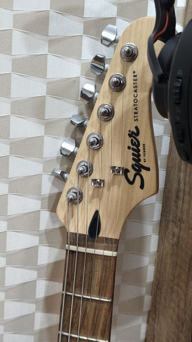 Электрогитара Squier Bullet Stratocaster HT