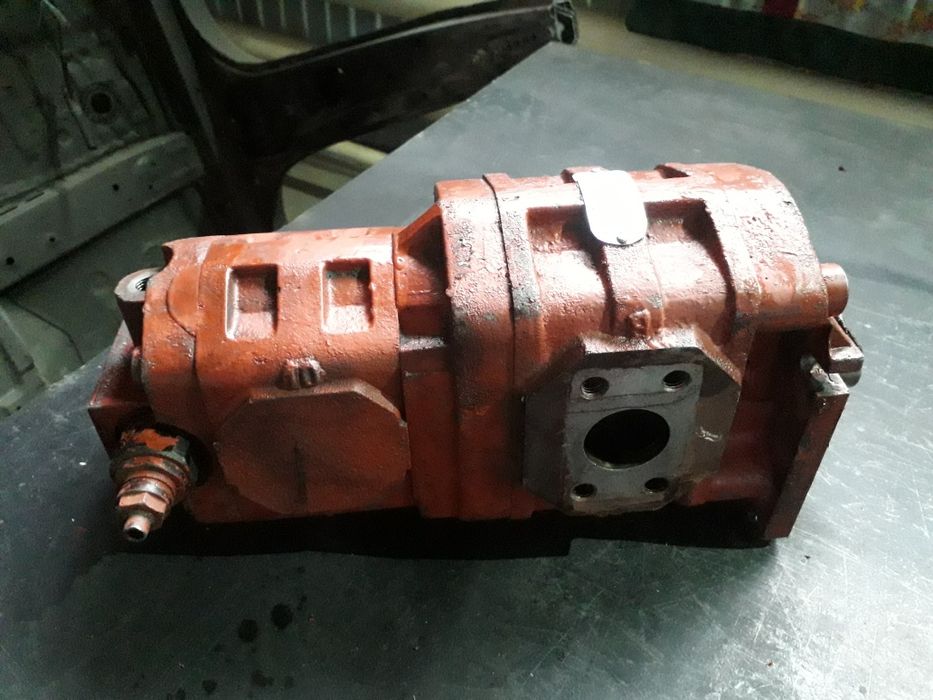 Главный насос экскаватора