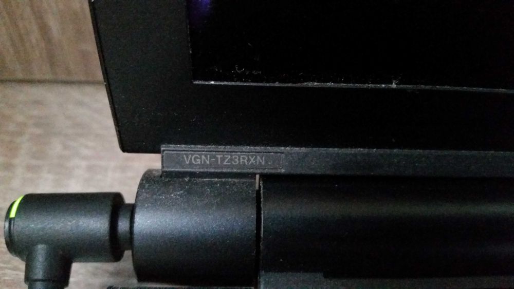 ноутбук Sony Vaio VGN-TZ3RXN/B  в коробке + мышка