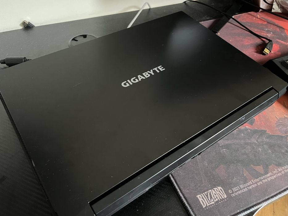 Gigabyte G5 RTX 3050 144hz Геймърски Лаптоп + Охладителна поставка