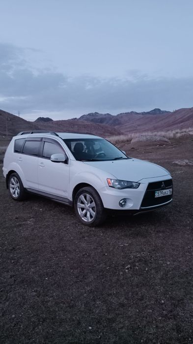 Автомобиль Mitsubishi Outlander XL