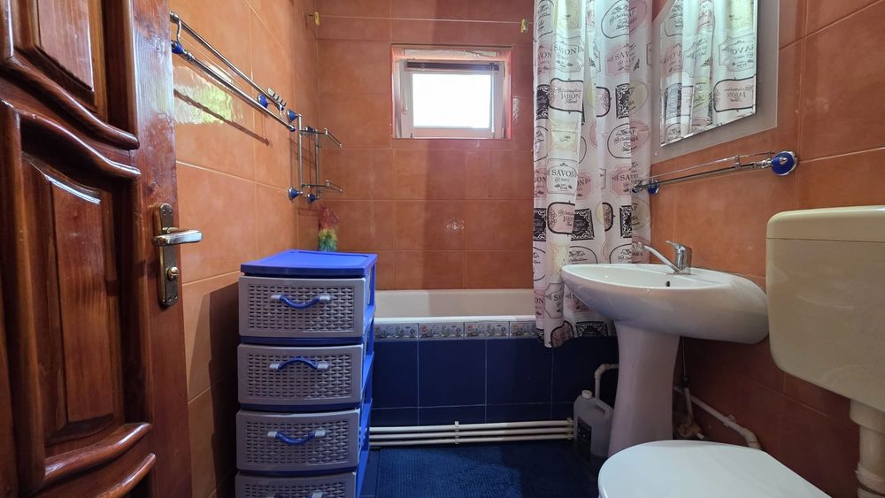 Vând apartament cu 3 camere