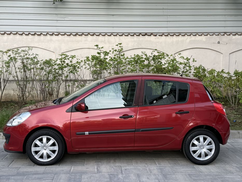 Renault Clio Unic Proprietar 1.4 16V 98 cp benzina cu climatronic