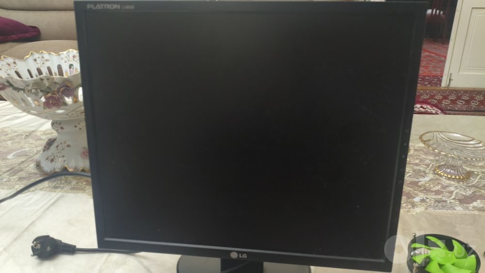 Продам надежный жидкокристаллический монитор LG Flatron.