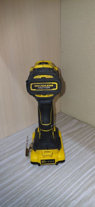 Продам шуруповёрт De Wolt , оригинал.