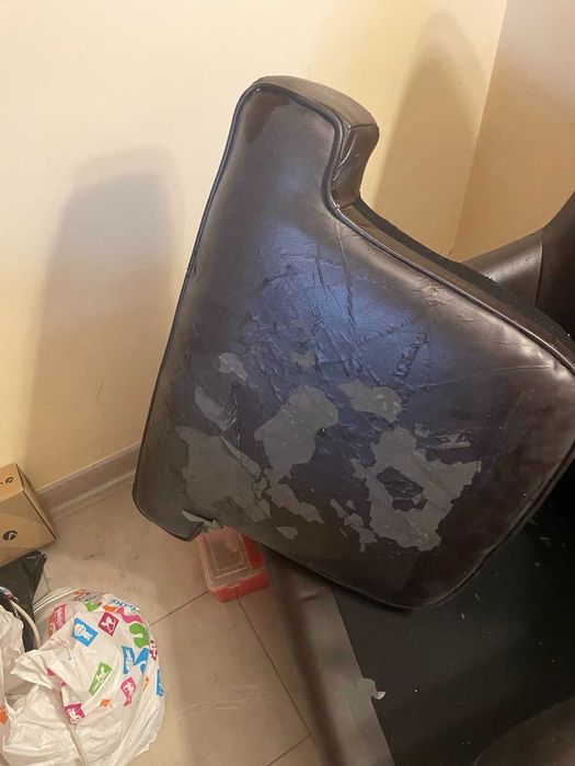 2 броя кожени столове